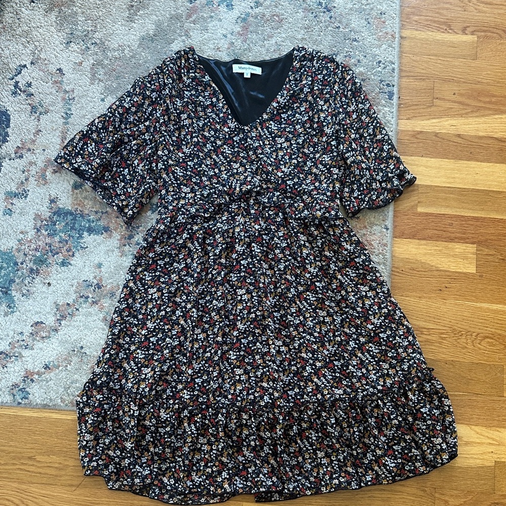 Elegant Floral Mini Dress in Black and Red